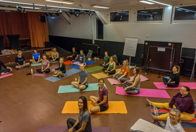 Yoga class Monday 8th Jan 2024 @ 19:00 Nieuwe Sint Janstraat 35