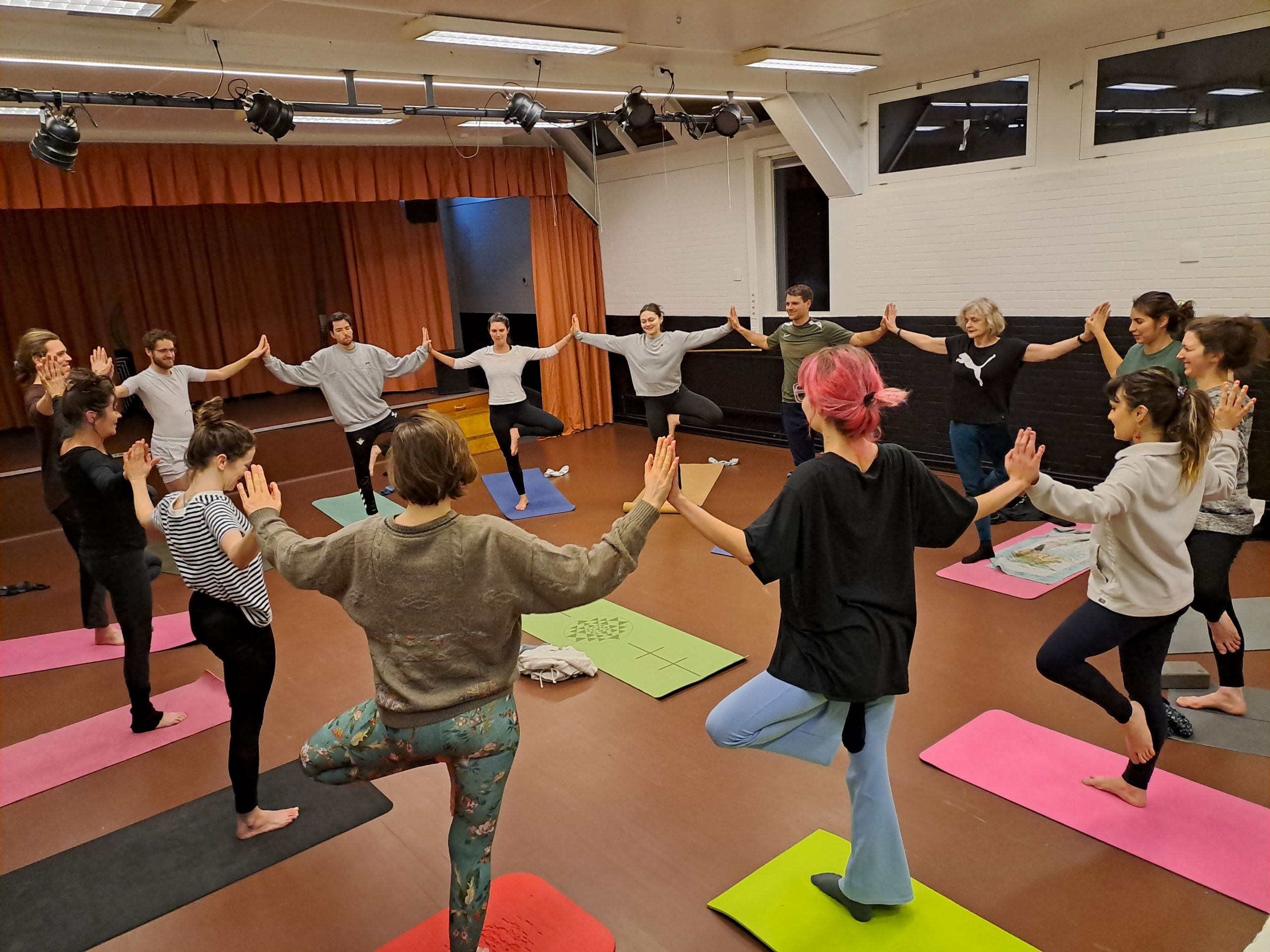 Yoga class Tuesday 27 February, 19:00 @ Nieuwe Sint Jansstraat 35